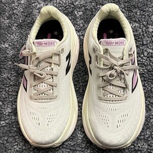 New Balance Women's Fresh Foam X More V5 Running Shoes, 8.5 wide New never worn